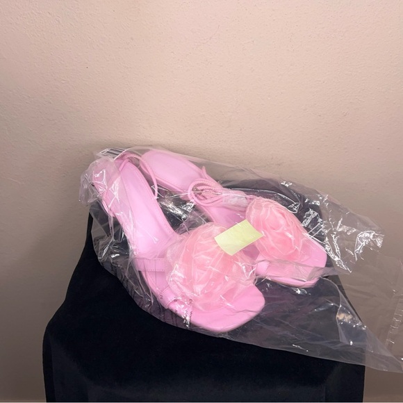 NEW Size 8 Pink Strappy Kitten Heels Forever 21 2.5” Heel Height Floral Accent - Picture 13 of 13
